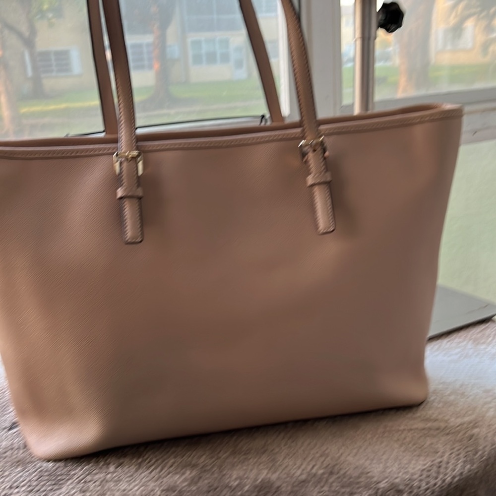 Michael Kors bundle of 2 Leather Bags - Picture 5 of 13
